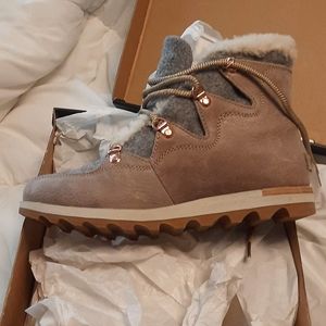 SOREL Sneakchic Alpine Holiday Boots